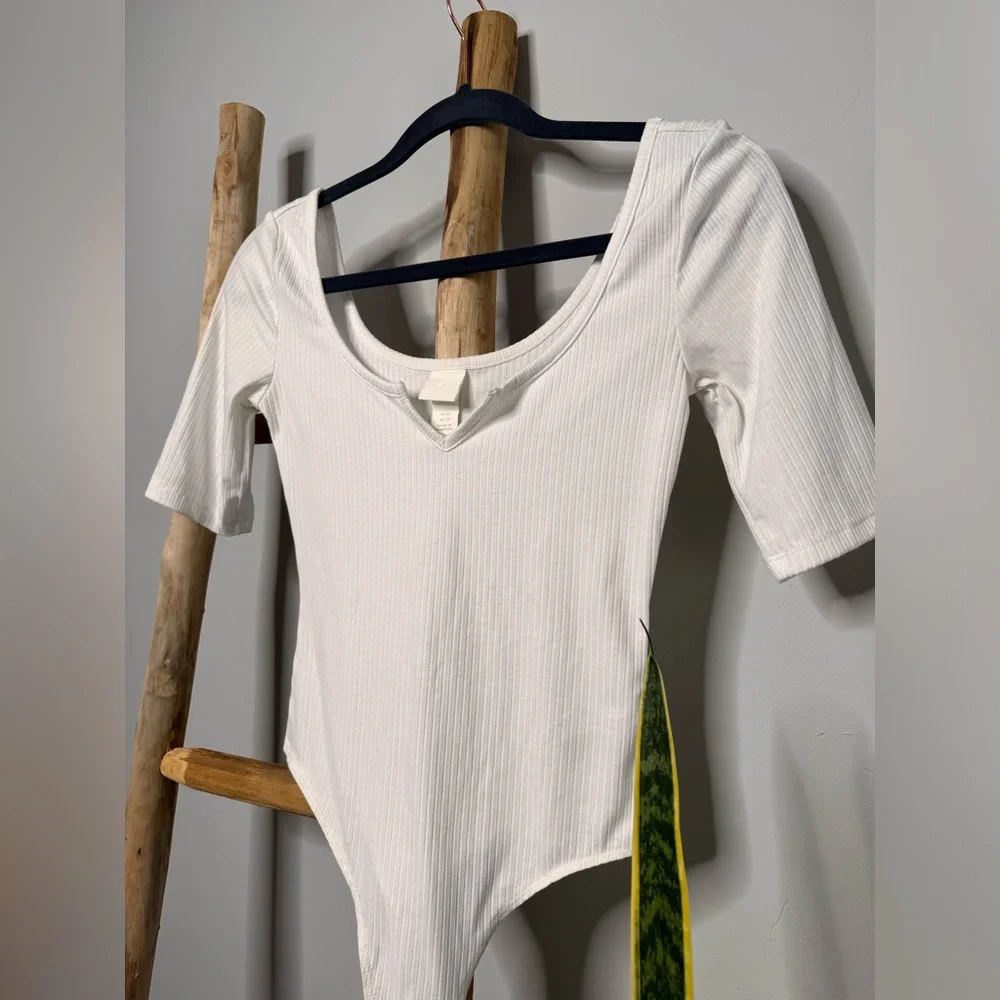 H&M Ribbed V-Neck Bodysuit - Picture 10 of 11